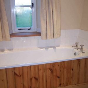 pine-panelled-bath